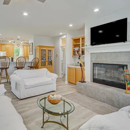 Waveland Vacation Rental - Walk To The Beach!